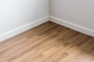 Expert tips on laying laminate on corners, edges and transitions